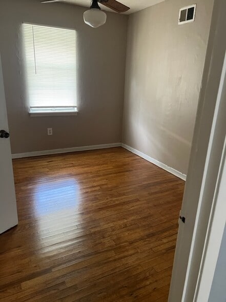 Building Photo - 518 Harris St