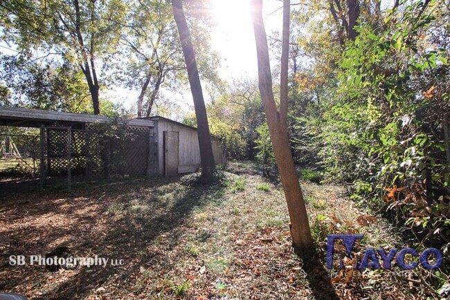 Building Photo - 3 bedroom 2 bath in Highland!