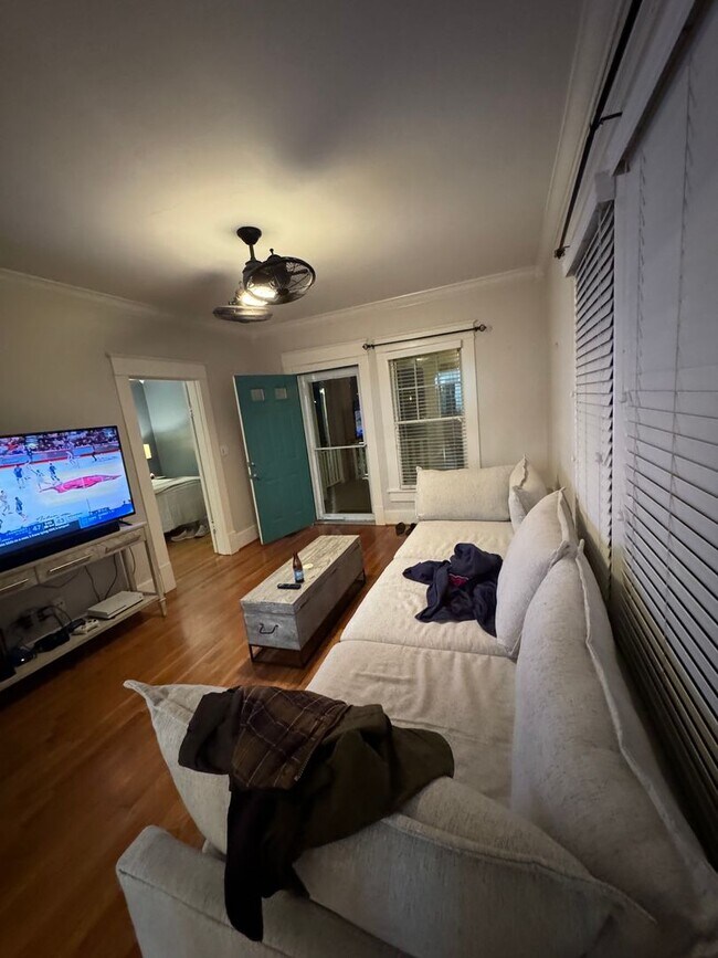 Building Photo - 2017 N Garfield St