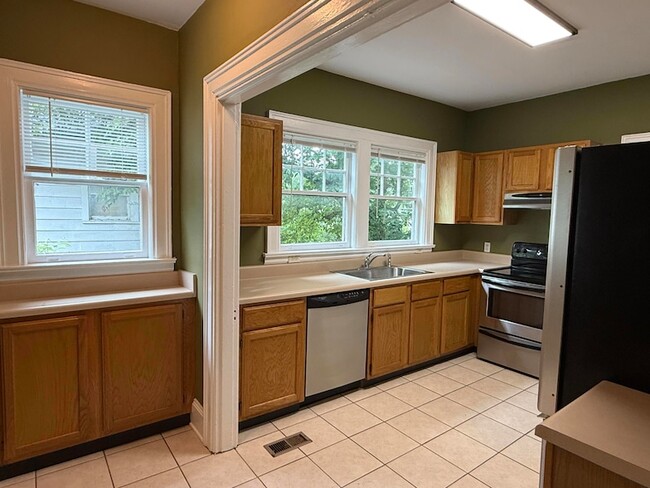Building Photo - 221 Morningside Dr