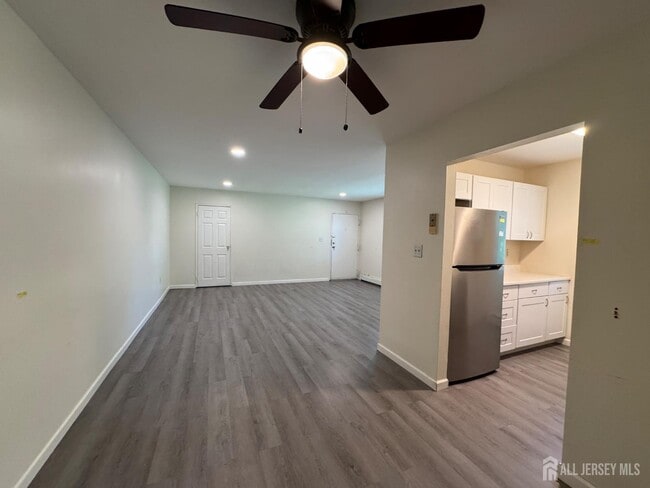 Building Photo - 289 Main St