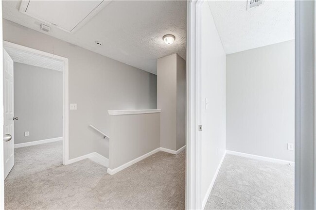 Building Photo - 4768 Sylvan St