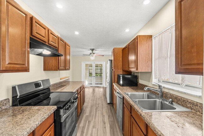 Building Photo - 640 Jaeger Dr