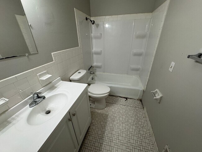 Building Photo - 6563 E 46th St