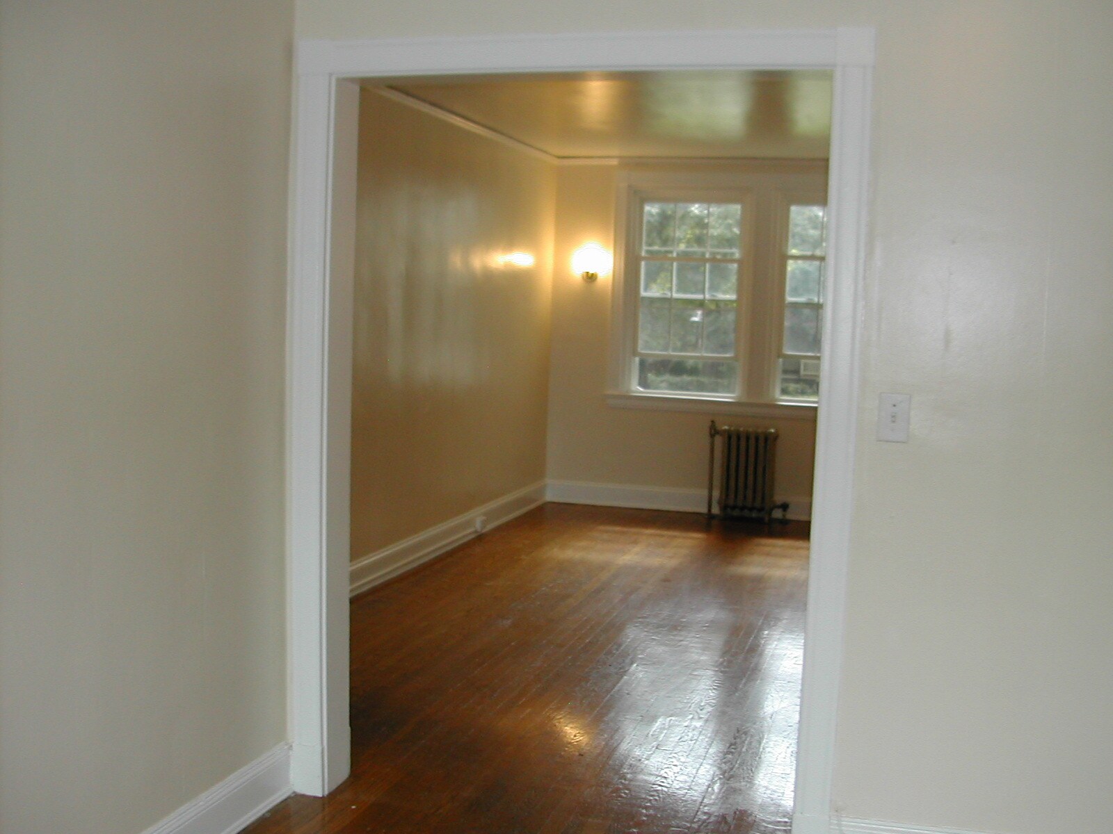 Building Photo - 4135 Roland Ave