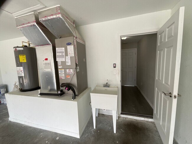 Building Photo - Custom Home - Desirable SE Ocala Neighborhood 3/2/2 **Won't Last**