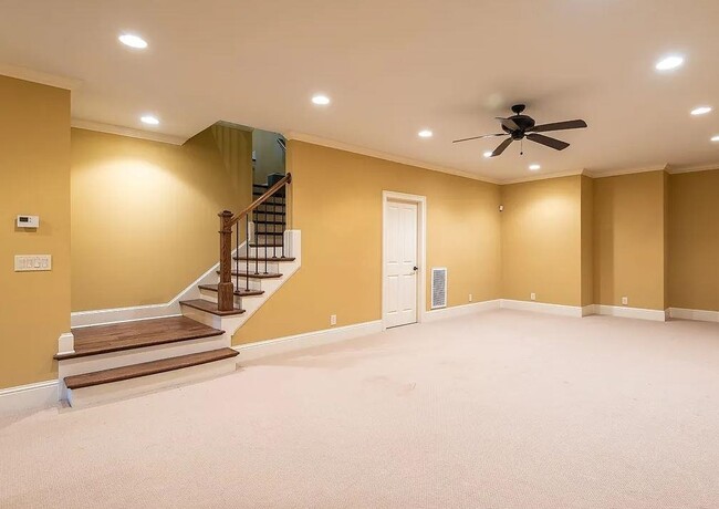 Building Photo - 1111 Regency Dr
