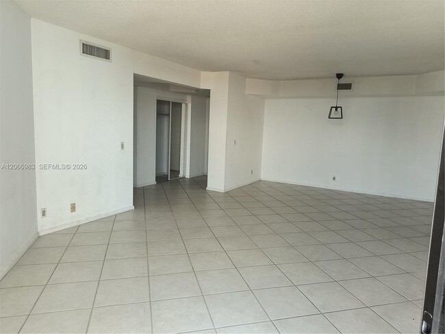 Building Photo - 3610 Yacht Club Dr