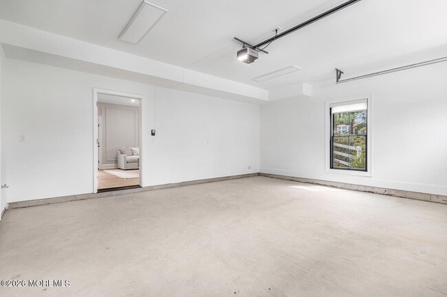Building Photo - 2113 River Rd