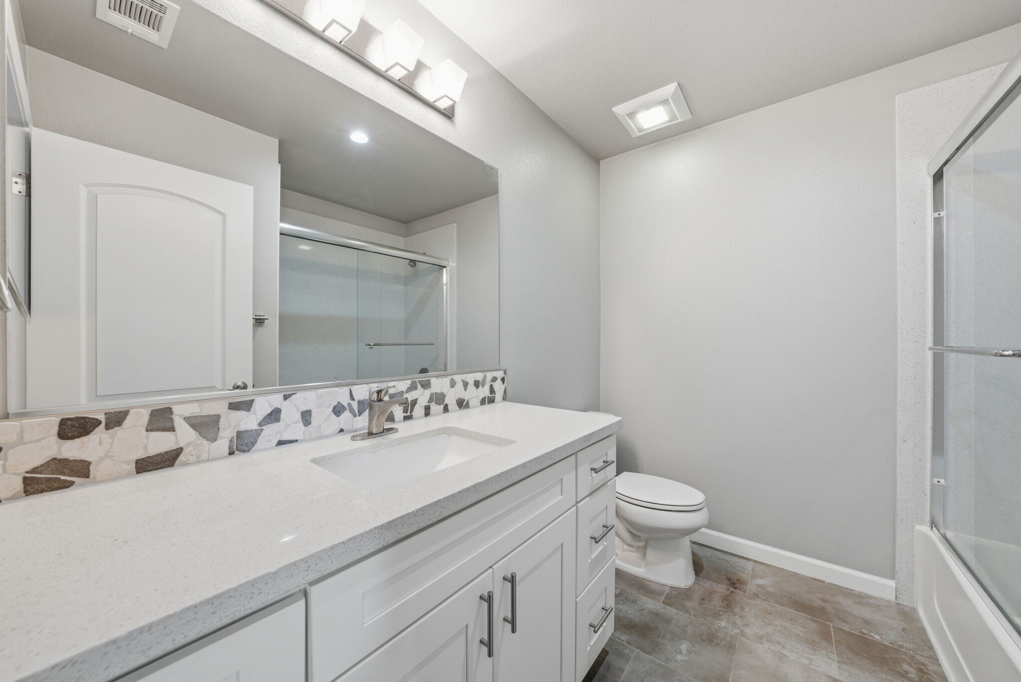 Building Photo - 817 Estancia Ter