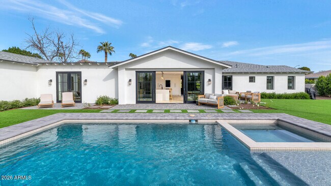 Building Photo - 6039 E Calle Camelia