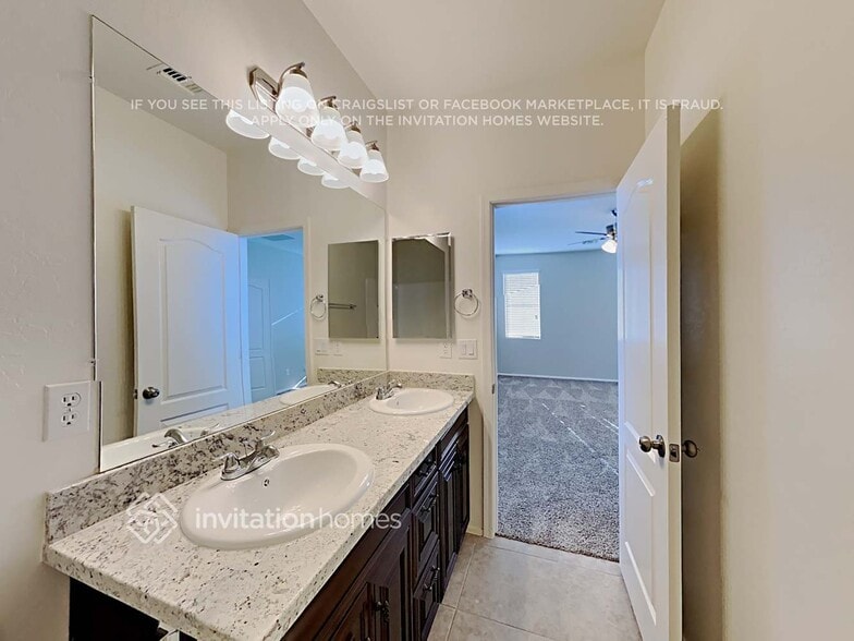 Building Photo - 6370 S Forest Ave