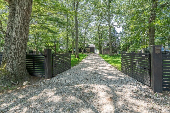 Primary Photo - 590 Haywaters Dr