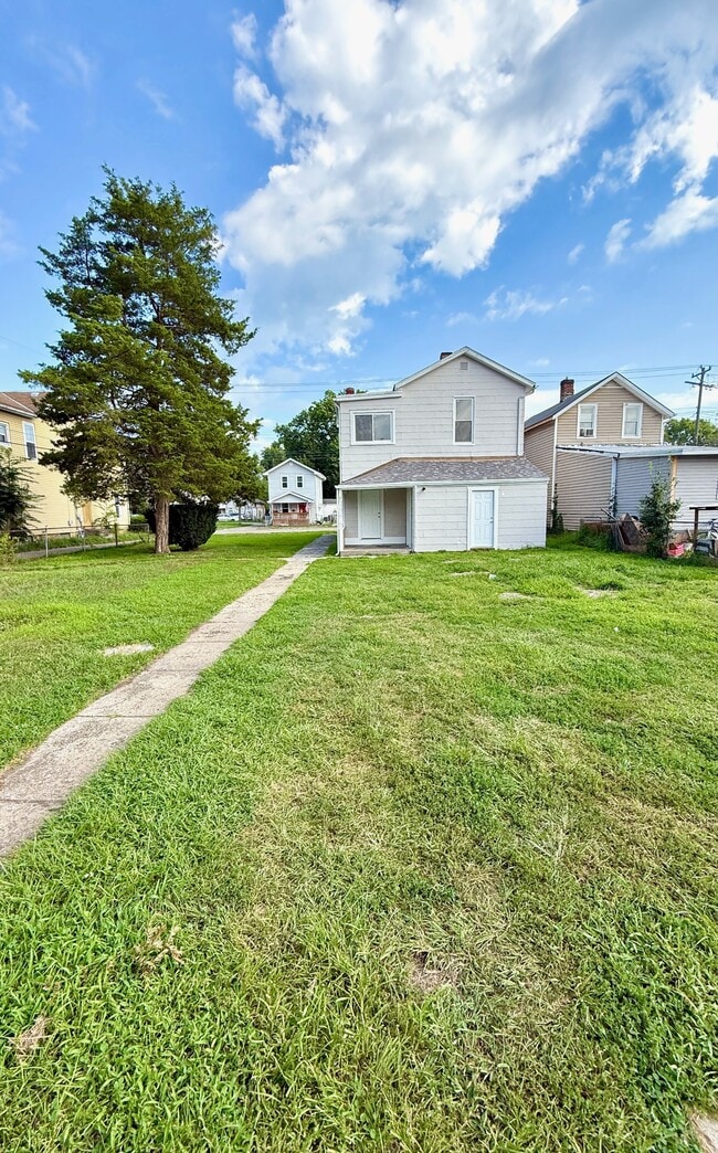 Building Photo - 1112 Girard Ave