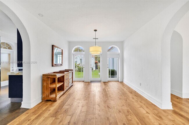 Building Photo - 113 NE 101st St