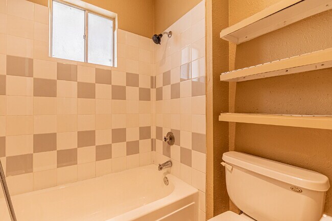 Building Photo - 4414 Valleybrook
