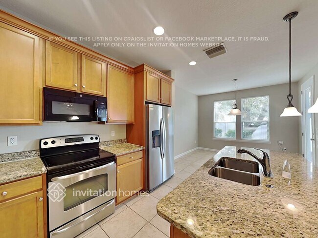 Building Photo - 530 Side Creek Ln