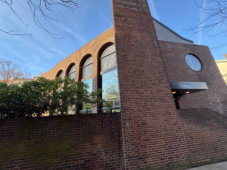 Building Photo - 230 S 3rd St