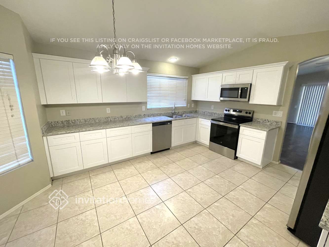 Building Photo - 706 S Golden Key St