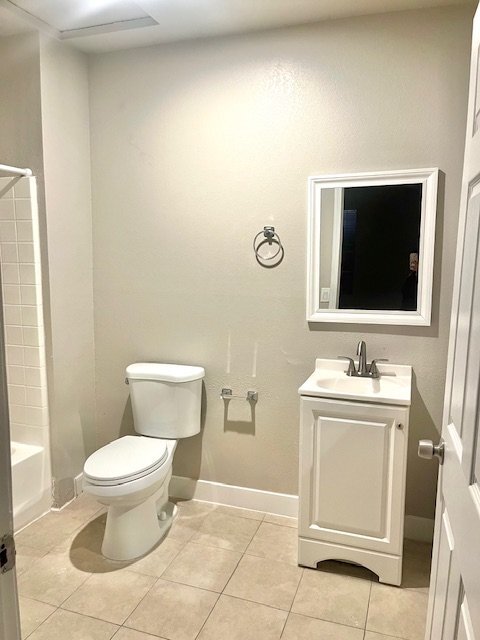 Building Photo - 928 W 83rd St