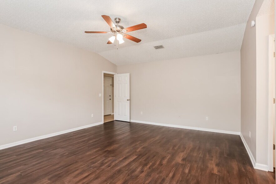 Building Photo - 3410 Guernsey Ct