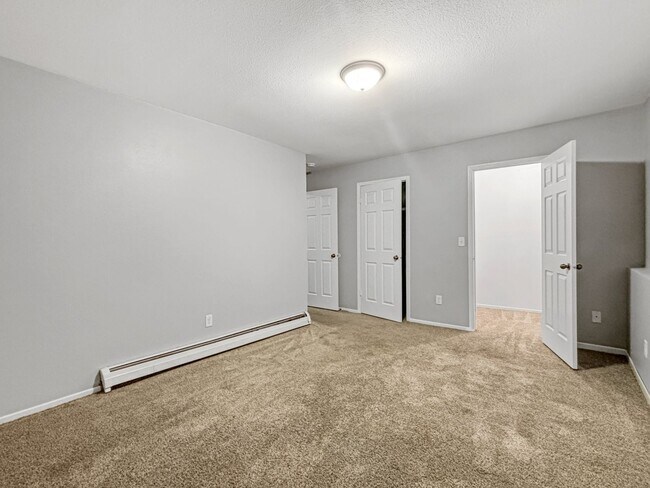 Building Photo - 1018 Abbey Ct