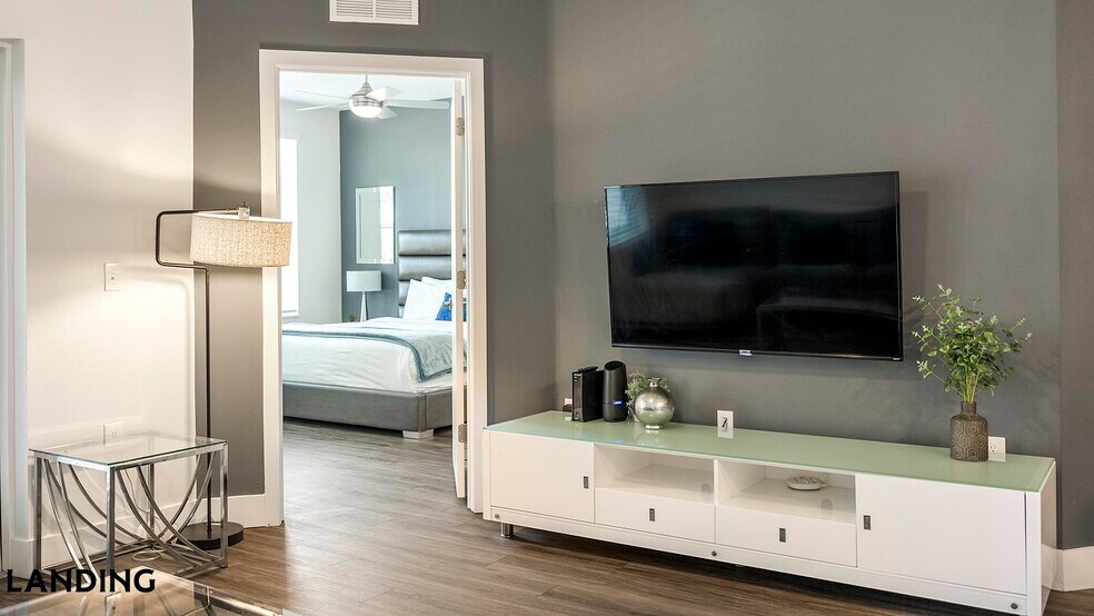 Building Photo - 4950 W Prescott St