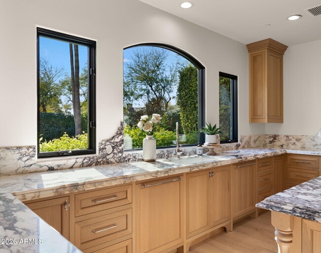 Building Photo - 8501 N Golf Dr