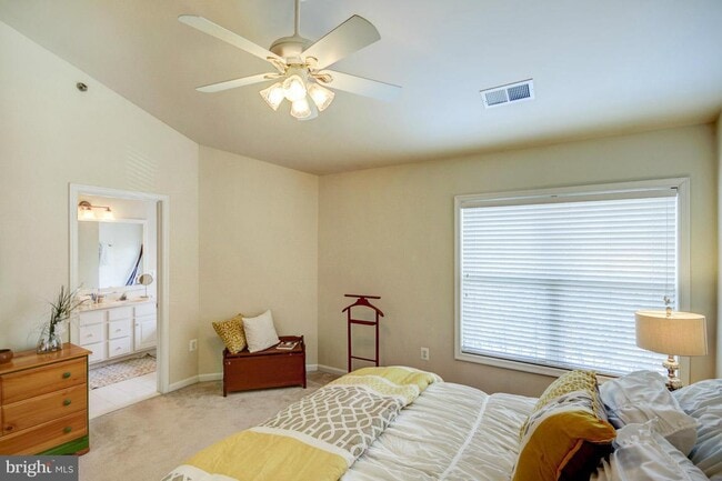 Building Photo - 401 Ashford Ln