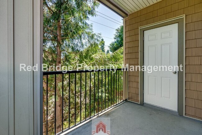 Building Photo - 10834 NE Holly St