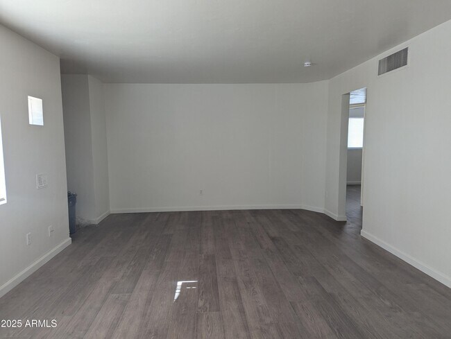 Building Photo - 1128 N Coolidge Ave