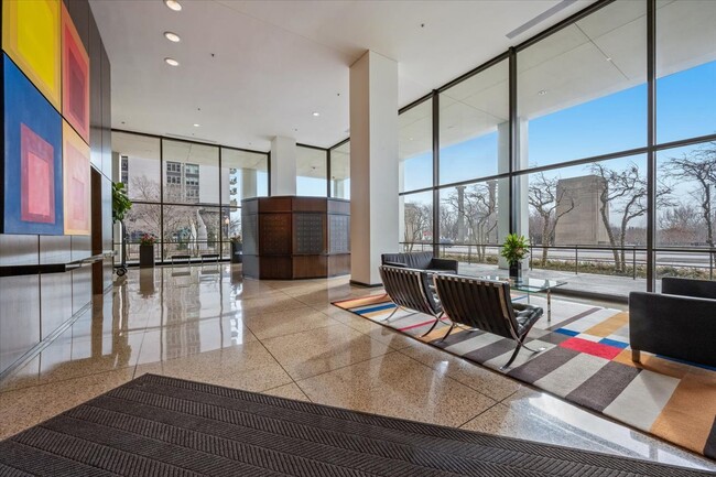 Building Photo - 360 E Randolph St