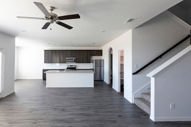 Building Photo - 2090 Peppermint Ln