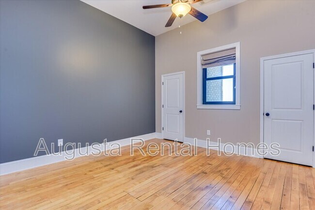 Building Photo - 936 Broad St