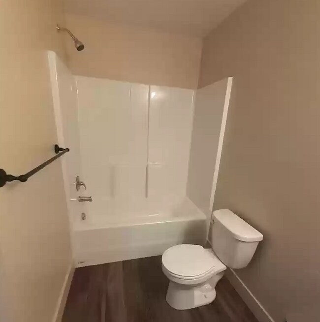 Shower - 310 Ella Ln