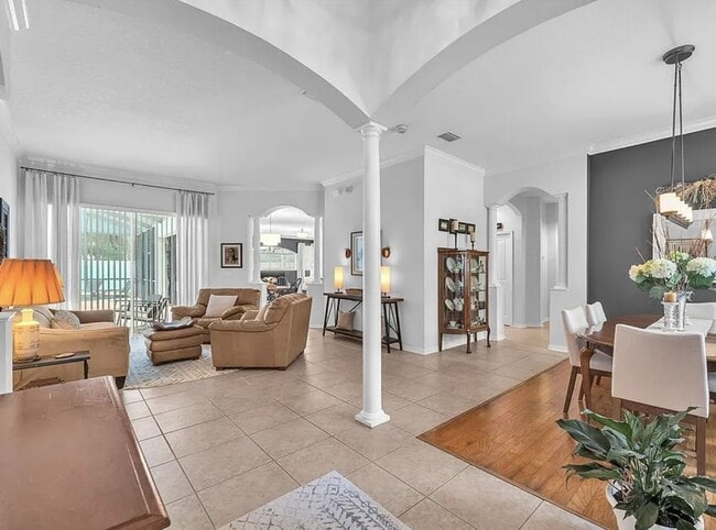 Building Photo - 5/3.5 Pool Home, Cul-de-Sac, large militar...