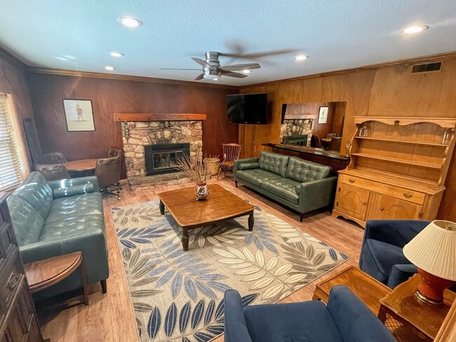 Building Photo - Lake Tahoe Furnished Rental