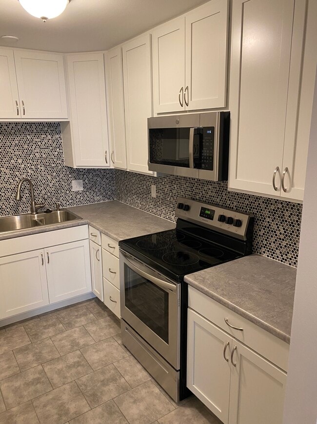 Building Photo - 7687 Brams Hill Dr