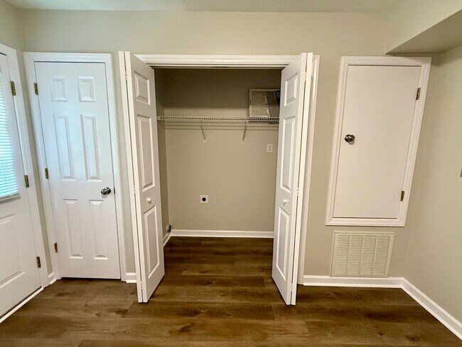 Building Photo - Two bedroom, 1.5 townhouse in Graham (Park...