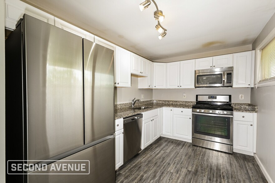 Building Photo - 304 Garden City Dr