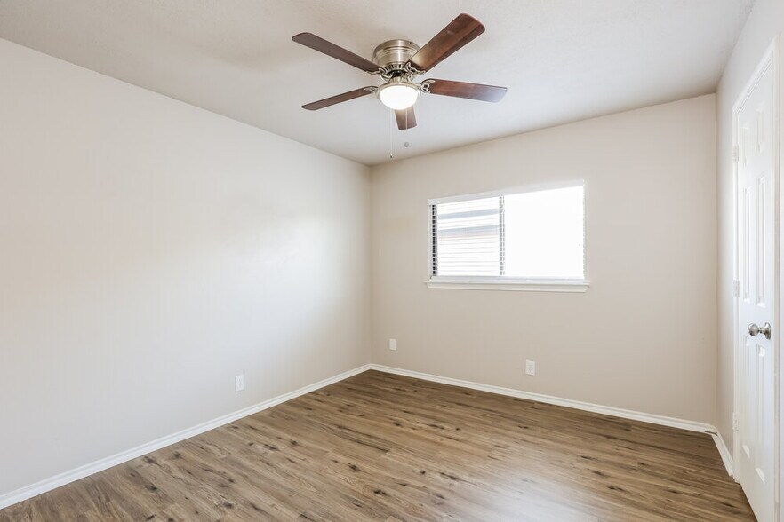 Building Photo - 10218 Sandbrook Hill