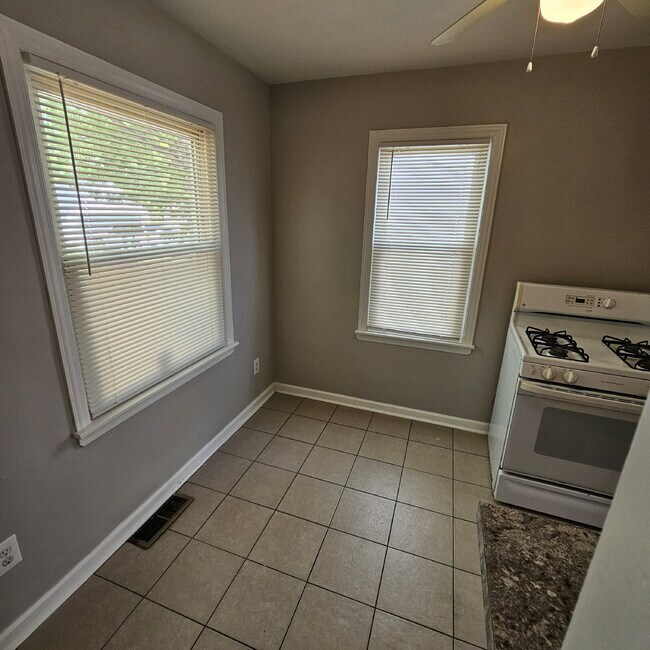Building Photo - 2-Bedroom Ranch, Spacious Living Room, New Flooring, Kitchen with All Appliances, Laundry