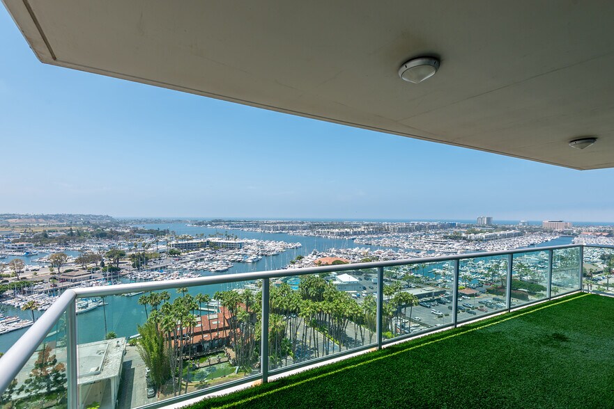 Building Photo - 13600 MARINA POINTE Dr