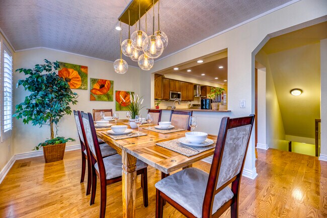 Dining Room - 1518 E Nichols Cir