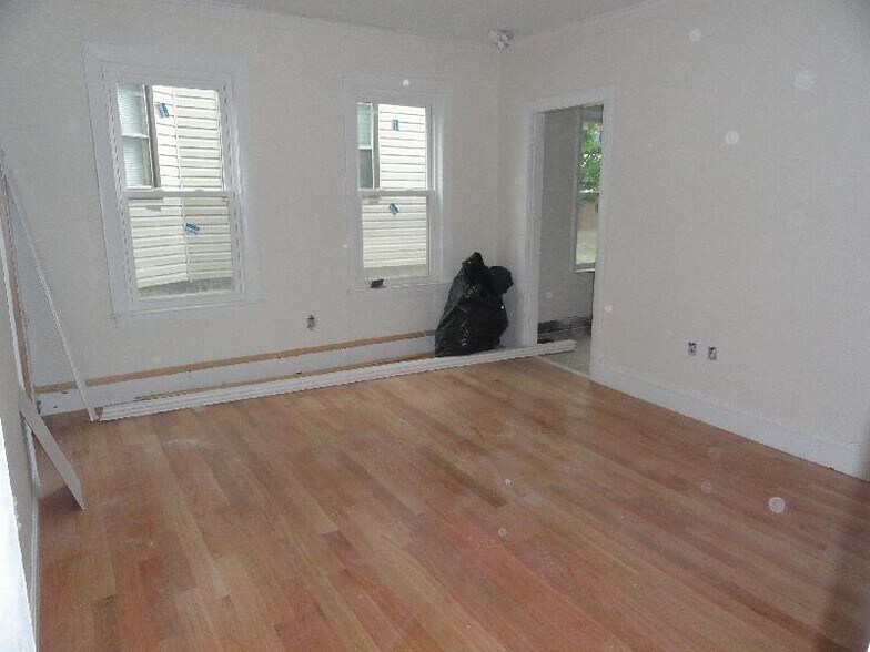 Building Photo - 9 Medford St