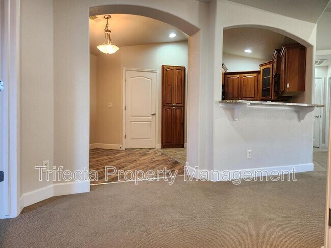 Building Photo - 4101 Crittenton Ln