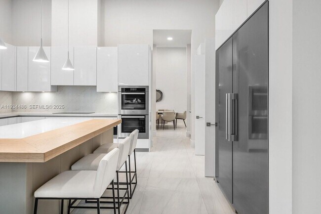 Building Photo - 3912 Island Estates Dr