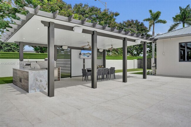 Building Photo - 2600 SW 128th Ct