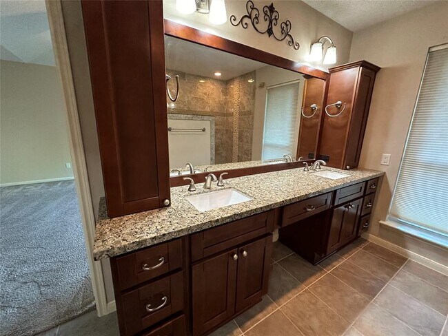 Building Photo - 9918 Cedaredge Dr