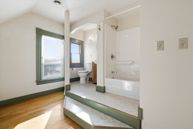 Building Photo - 74 Dartmouth St